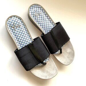 YUU NEPAL SLIP-ON SANDALS 8.5 M